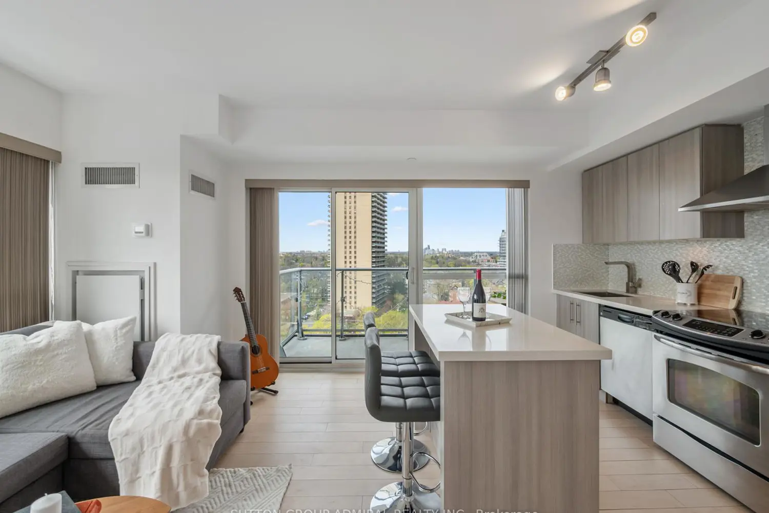 Additional image 4 of 58 Orchard View Boulevard 1202