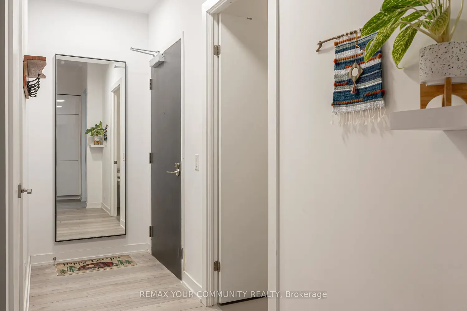 Additional image 4 of 609 Avenue Road 201