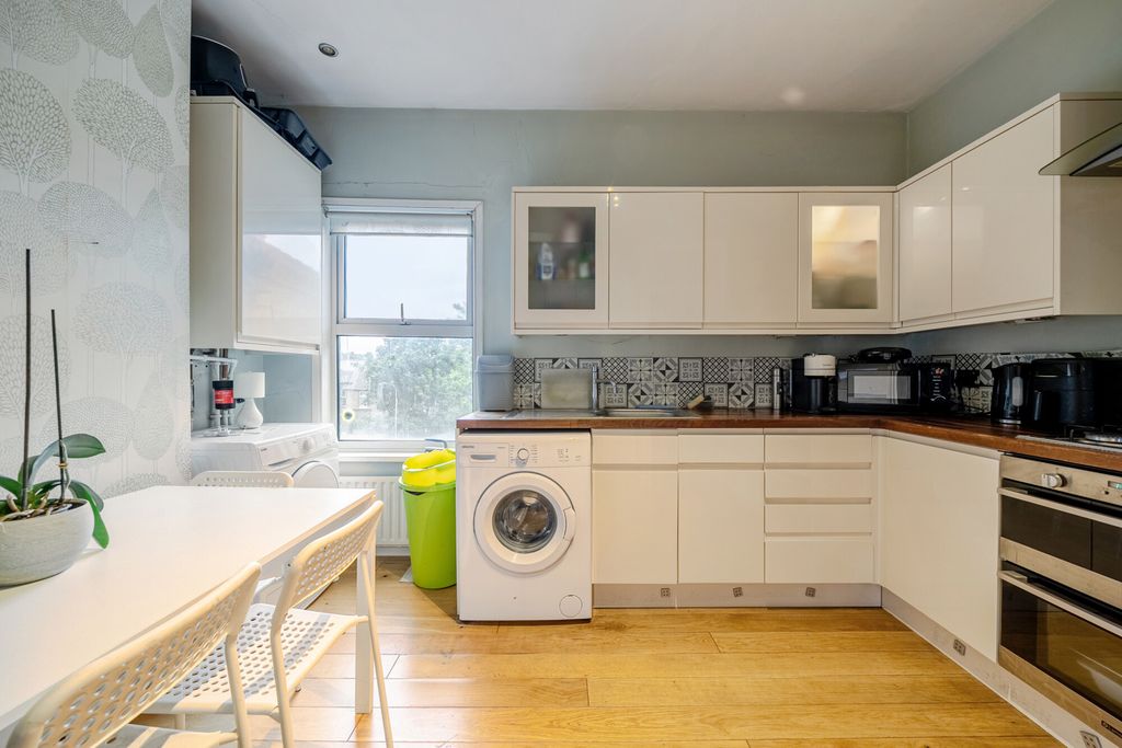 Additional image 8 of 3 bed flat for salePembroke Road, Erith DA8