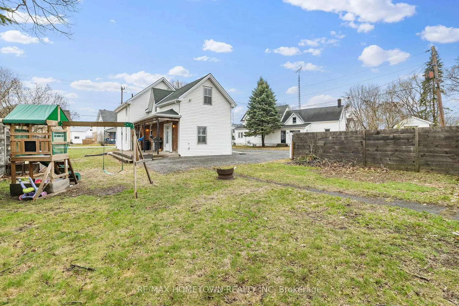 2166 Dundas Street photo 2