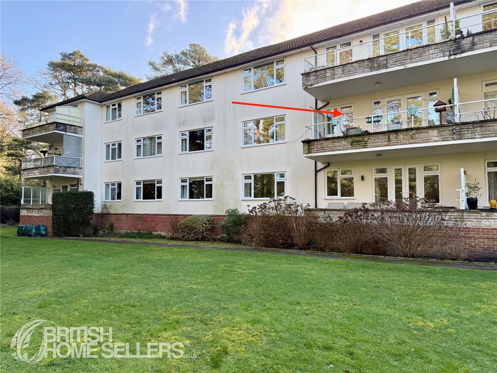 2 bed flat for saleAldridge Road, Ferndown, Dorset BH22
