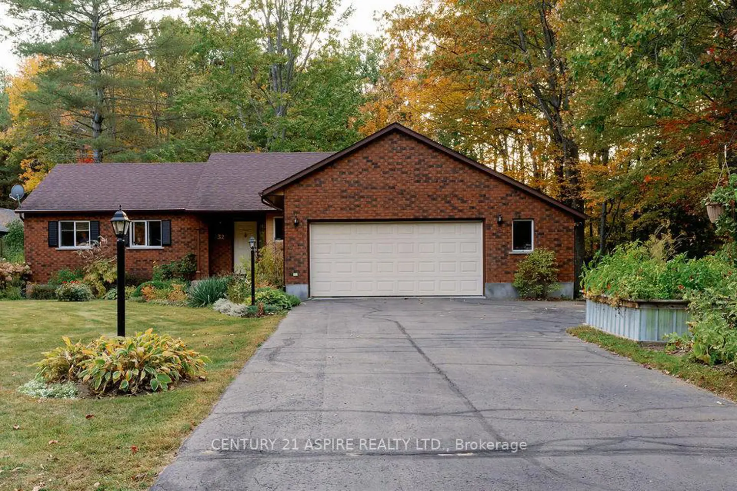 32 Country Lane photo 2
