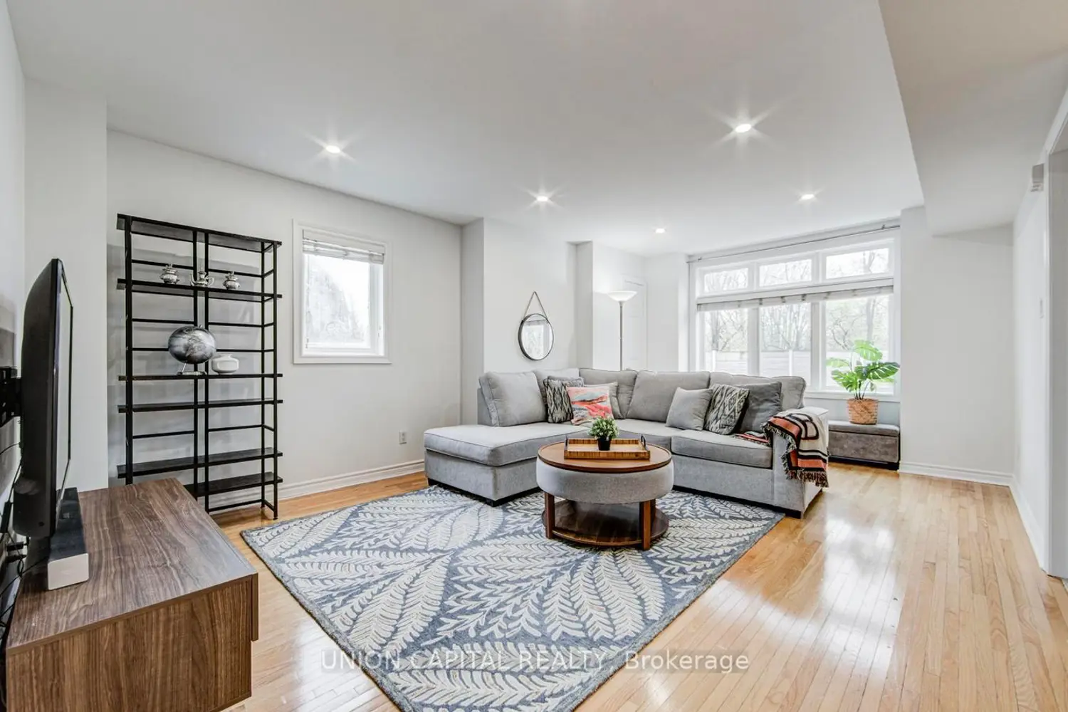 Additional image 3 of 1 Bastedo Avenue 8