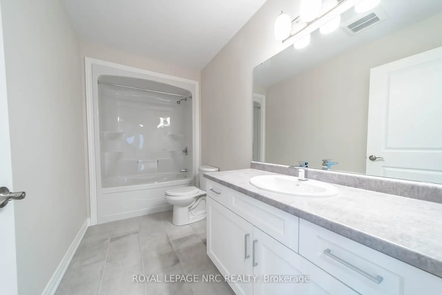 52 Willson Drive photo 4