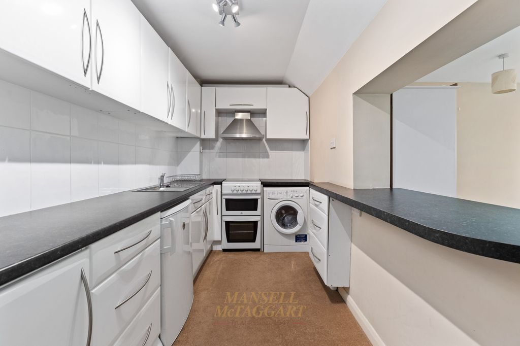 Studio for saleHartfield Road, Forest Row RH18 photo 5