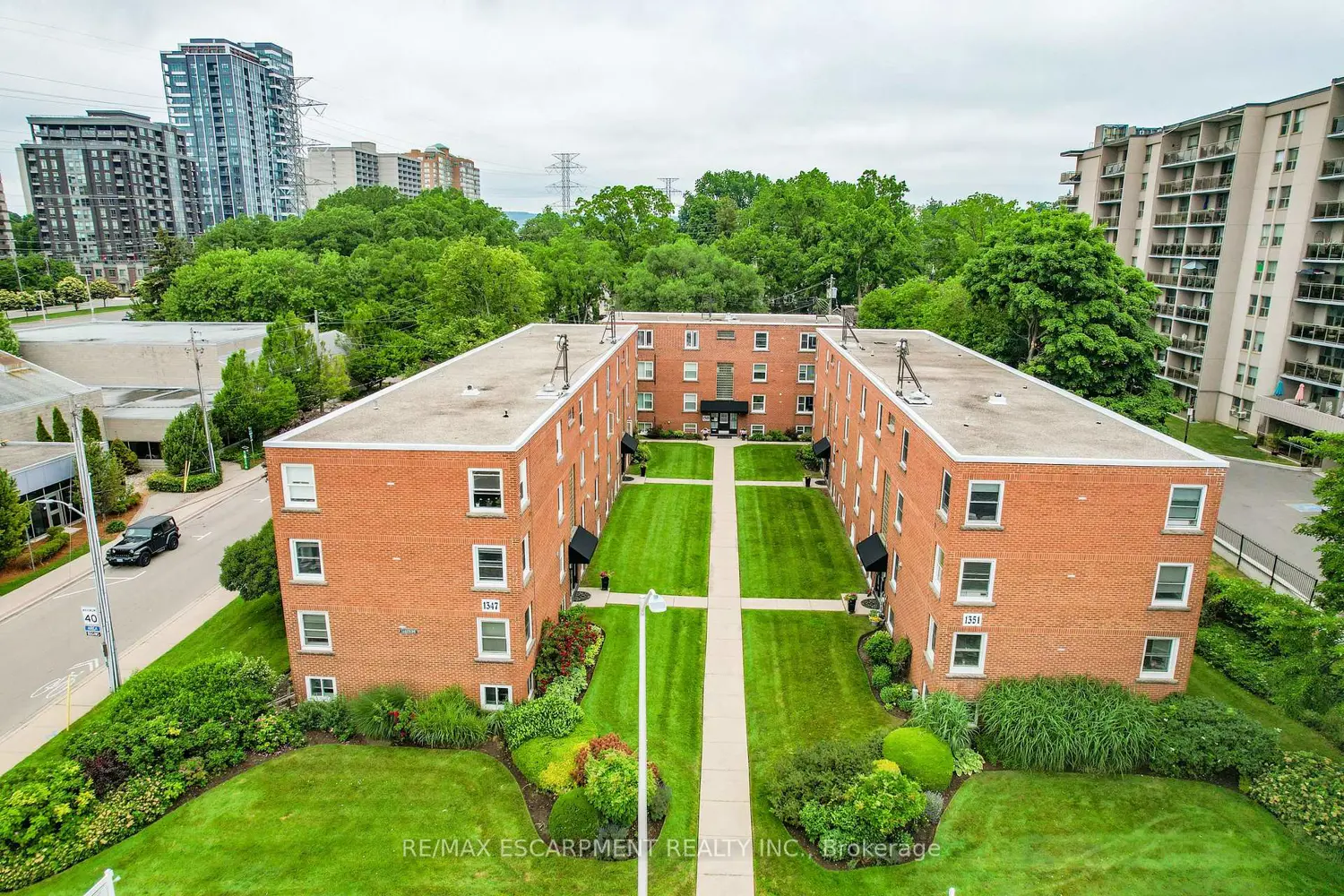 1347 Lakeshore Road 37 photo 4