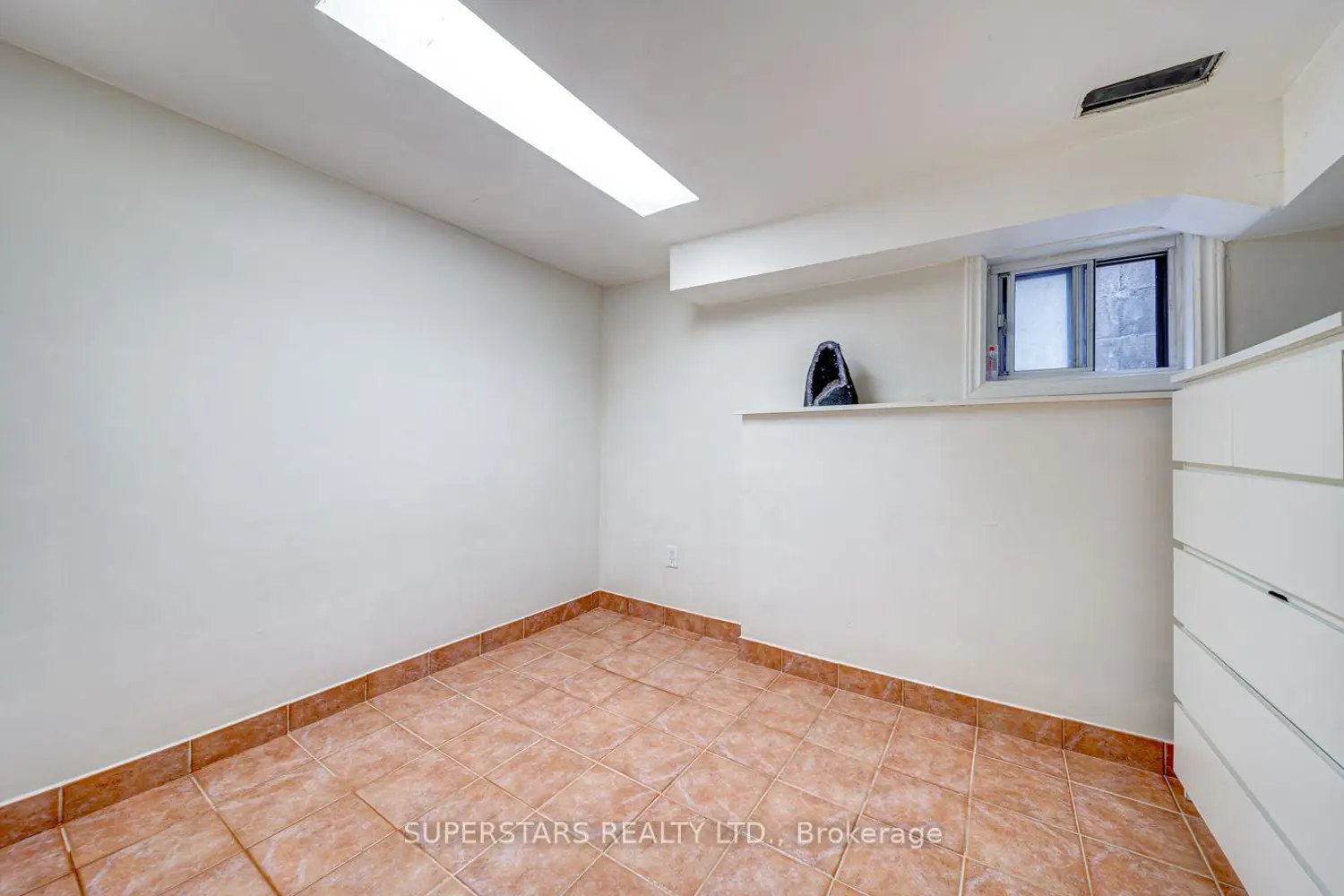 Additional image 14 of 1587 Dufferin Street
