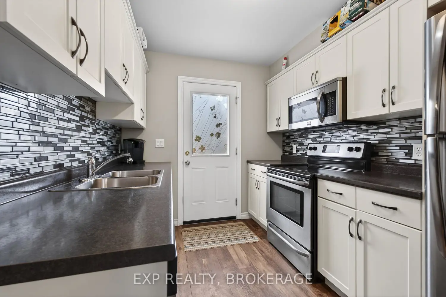 3478 Princess Street photo 2