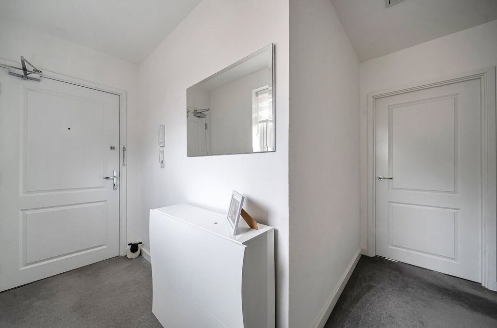 Additional image 8 of 2 bed flat for saleHurst Avenue, Blackwater, Camberley GU17