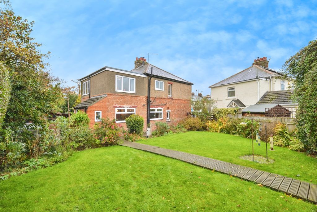 3 bed semi-detached house for salePine Road, Guisborough TS14