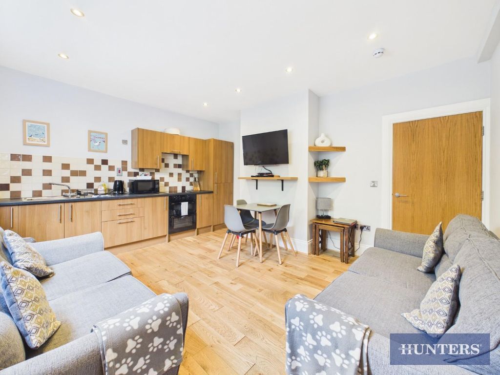 1 bed flat for saleThe Beach, Filey YO14 photo 4