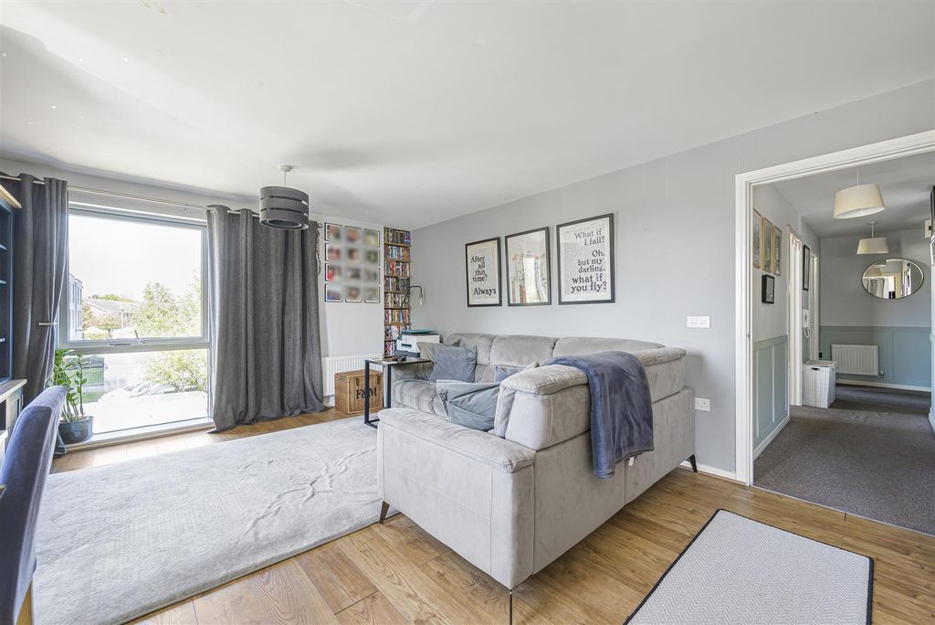 2 bed flat for saleDulcie Close, Greenhithe, Kent DA9 photo 4