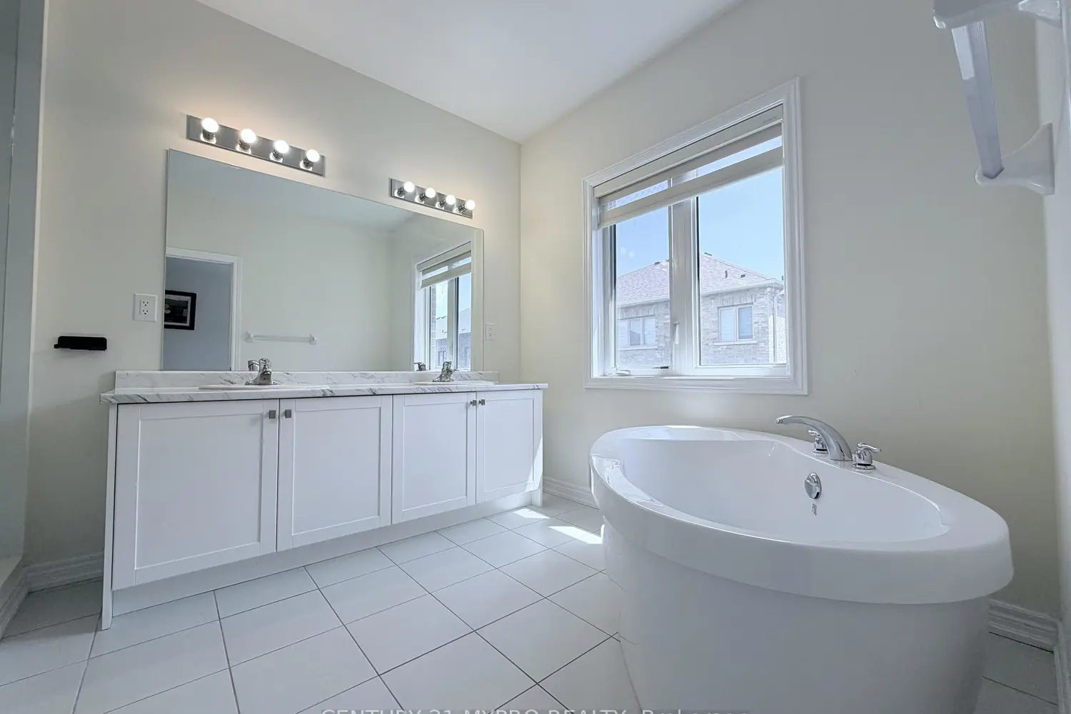 77 Mccague Avenue photo 5