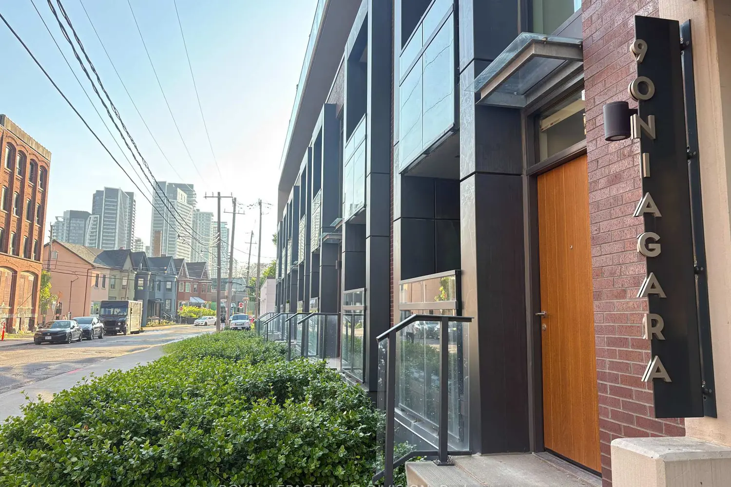 90 Niagara Street 405