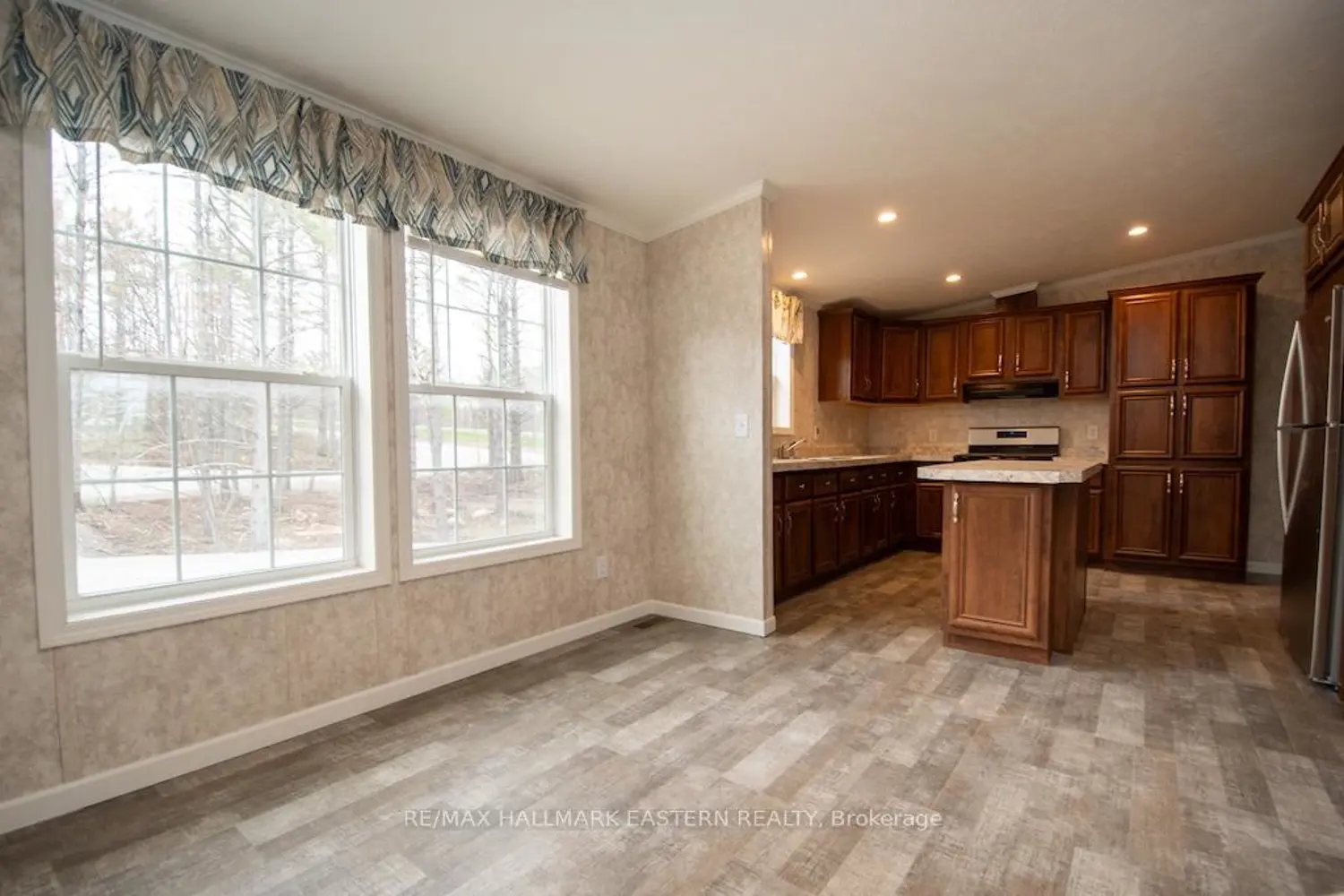 1864 Lakehurst Road photo 3