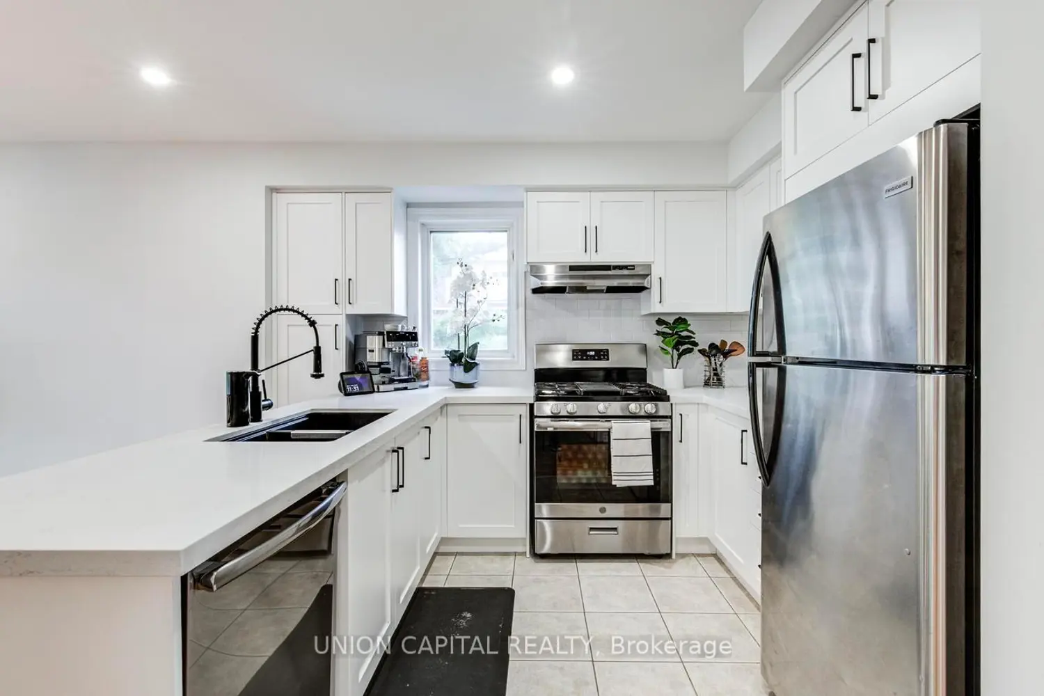 Additional image 6 of 1 Bastedo Avenue 8