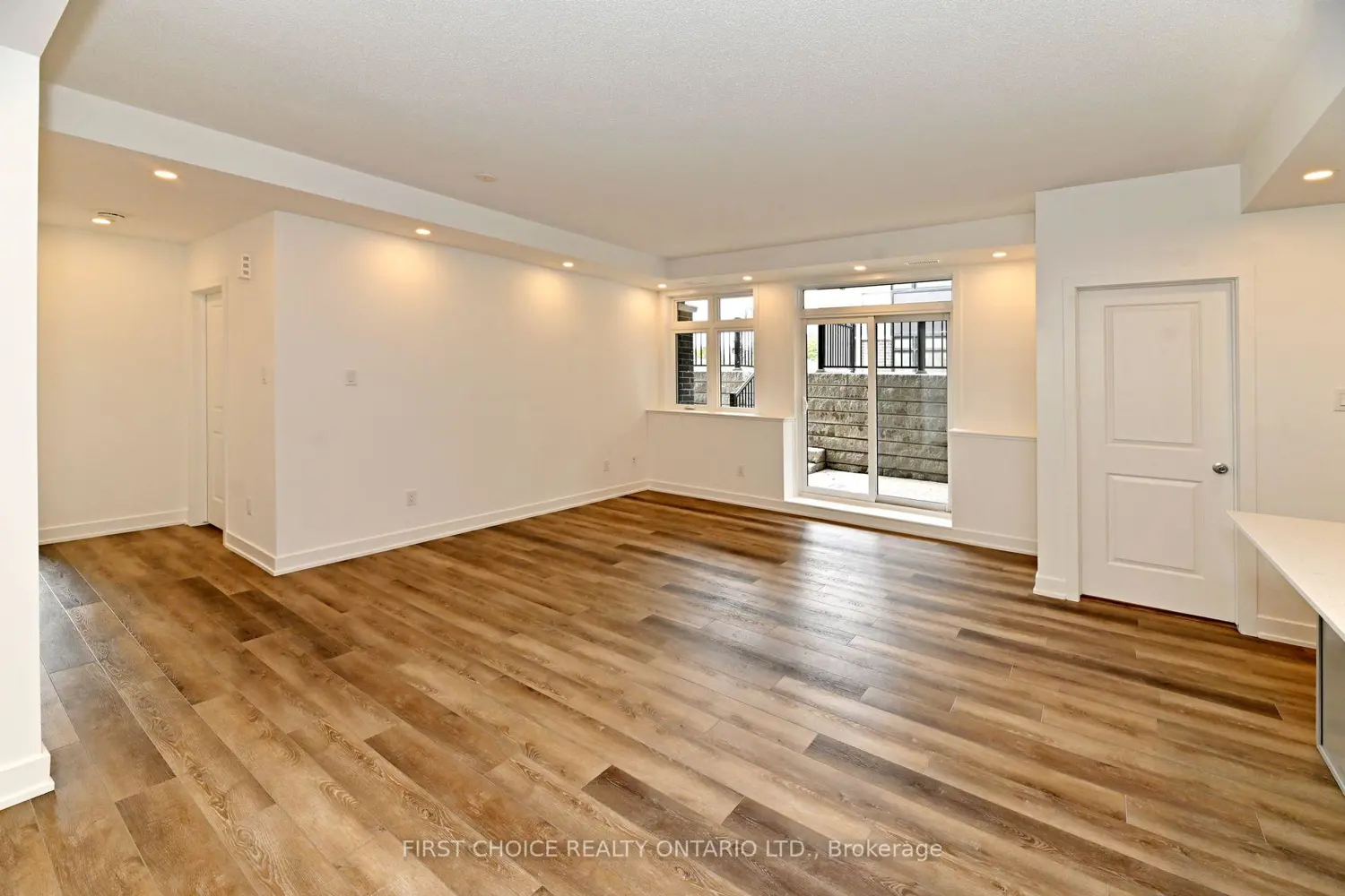 410 Rolling Meadow Crescent K photo 5