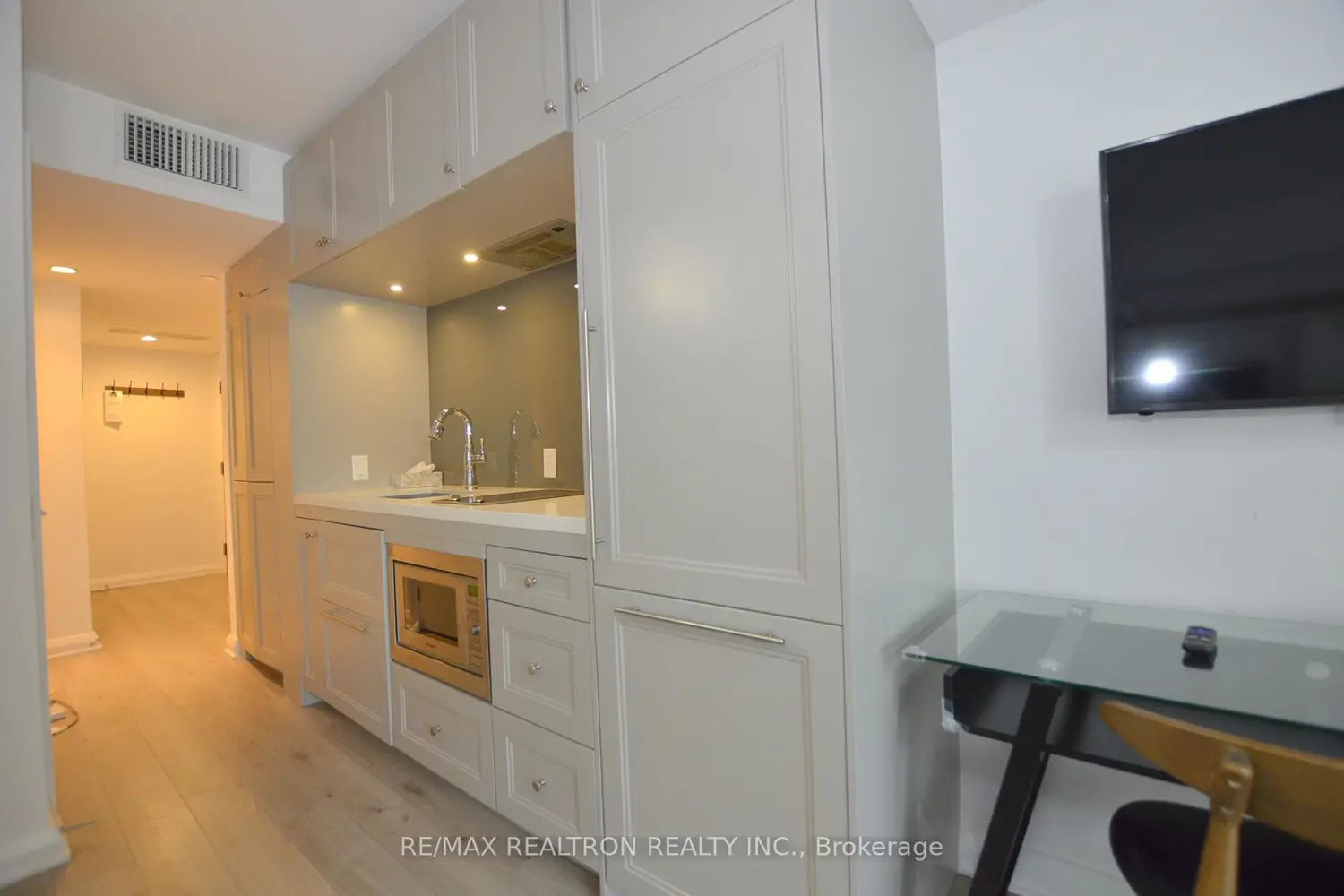 Additional image 8 of 155 Yorkville Avenue 713