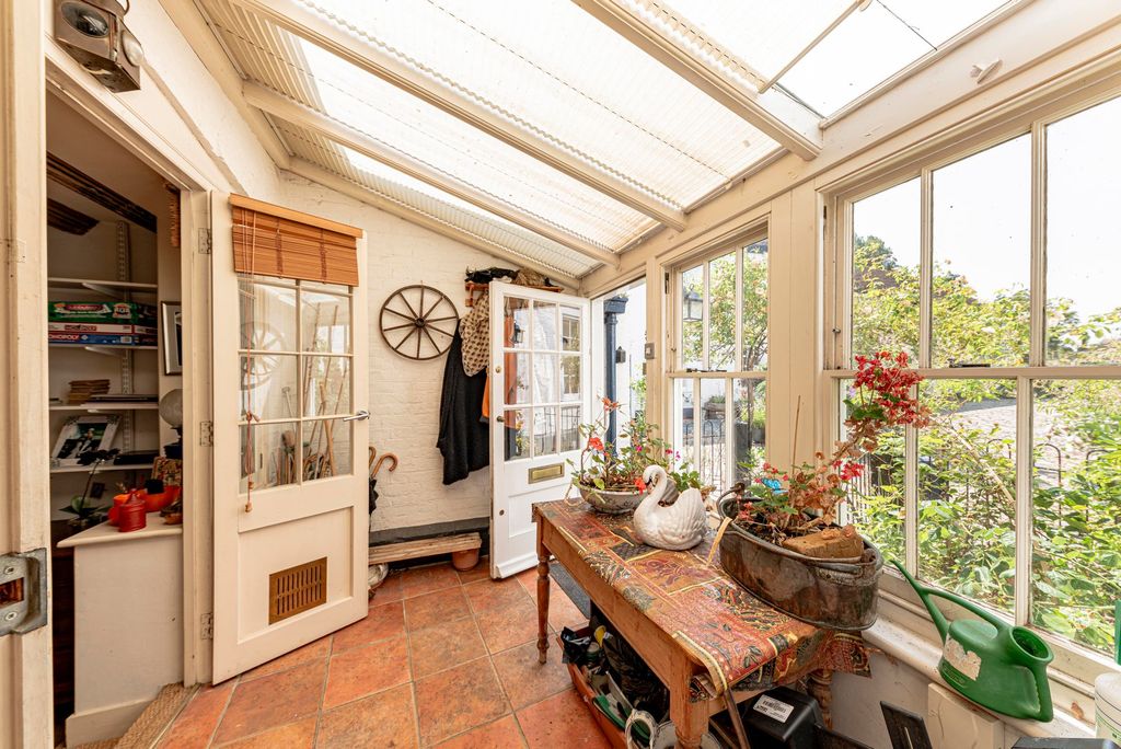 3 bed flat for saleLeslie Smith Drive, Faversham ME13 photo 5