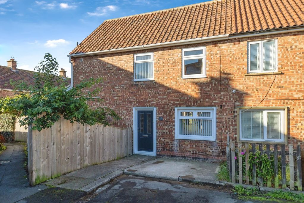 3 bed semi-detached house for saleGrosvenor Place, Guisborough TS14