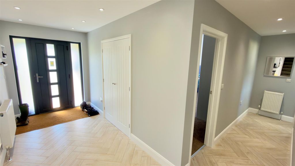 Additional image 13 of 5 bed chalet for saleFreshwater Bay, Isle Of Wight PO40