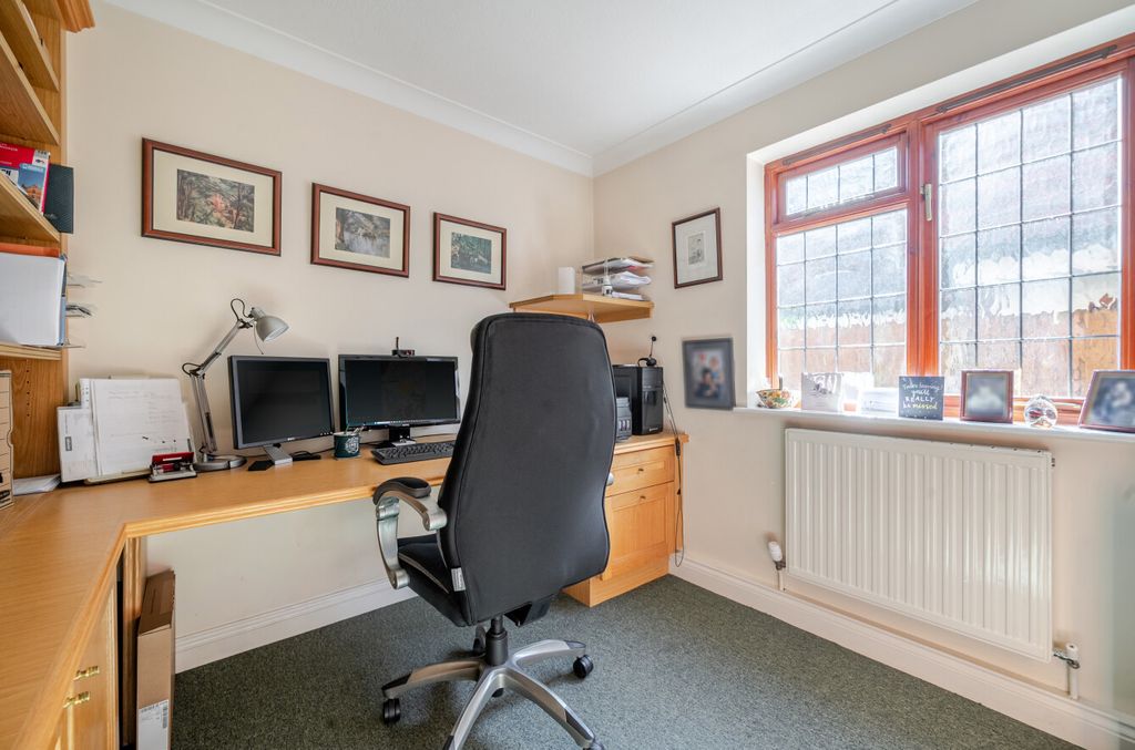 Additional image 9 of 4 bed detached house for saleSycamore Road, Farnborough, Hampshire GU14
