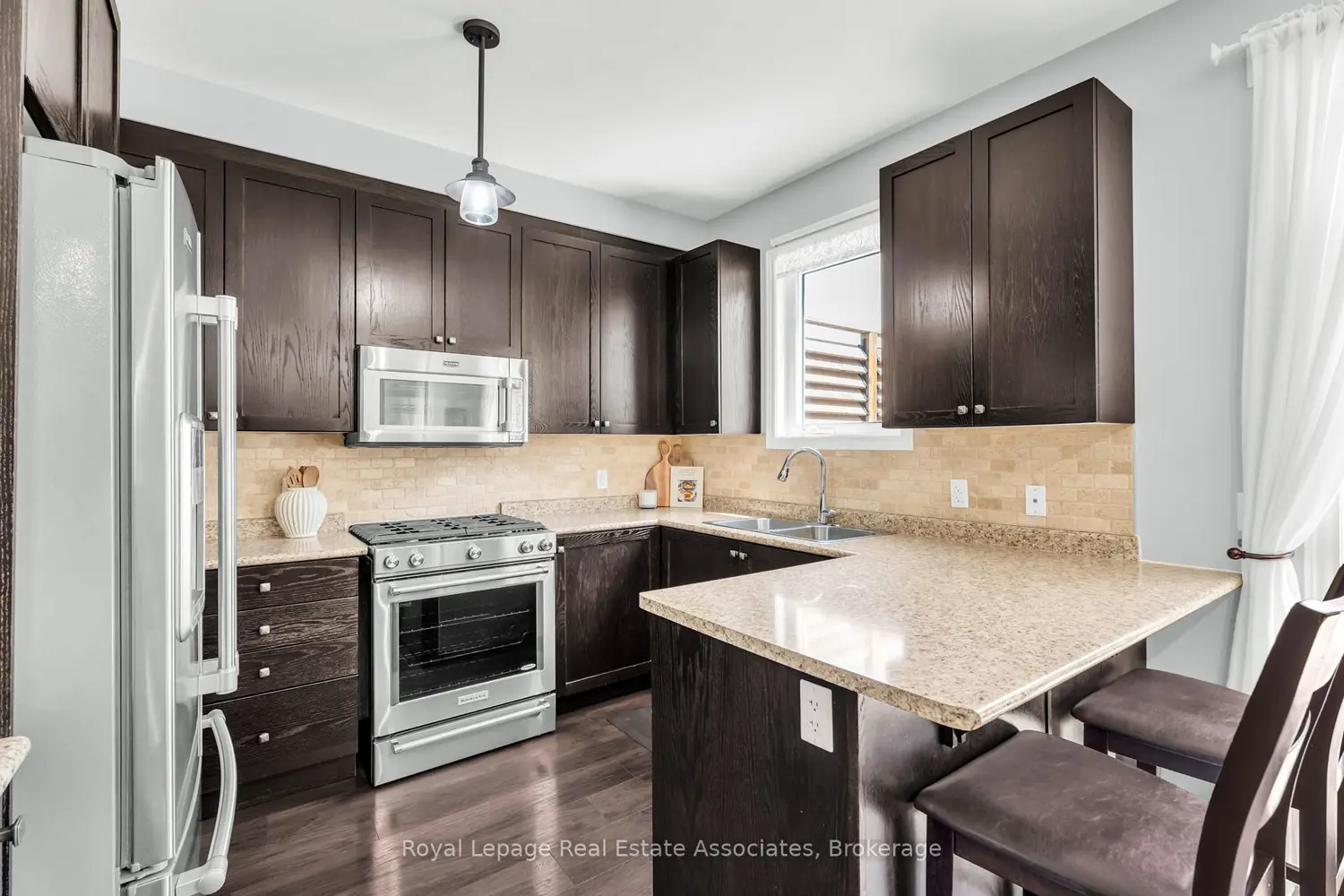 Additional image 10 of 704 Cook Crescent