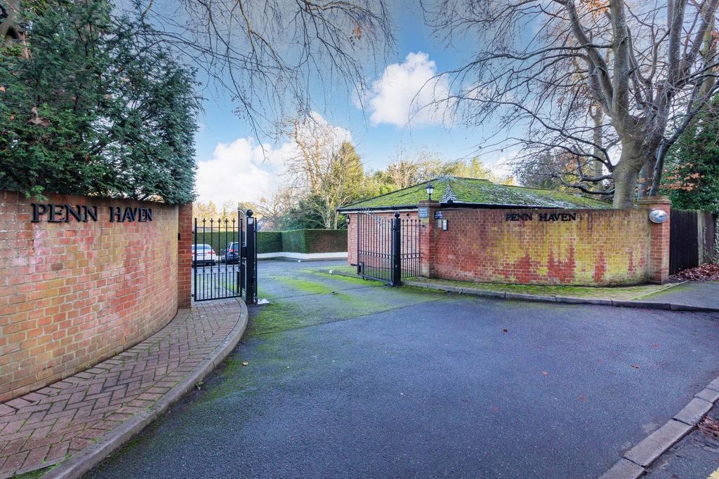 Additional image 18 of 3 bed flat for saleOak End Way, Gerrards Cross SL9