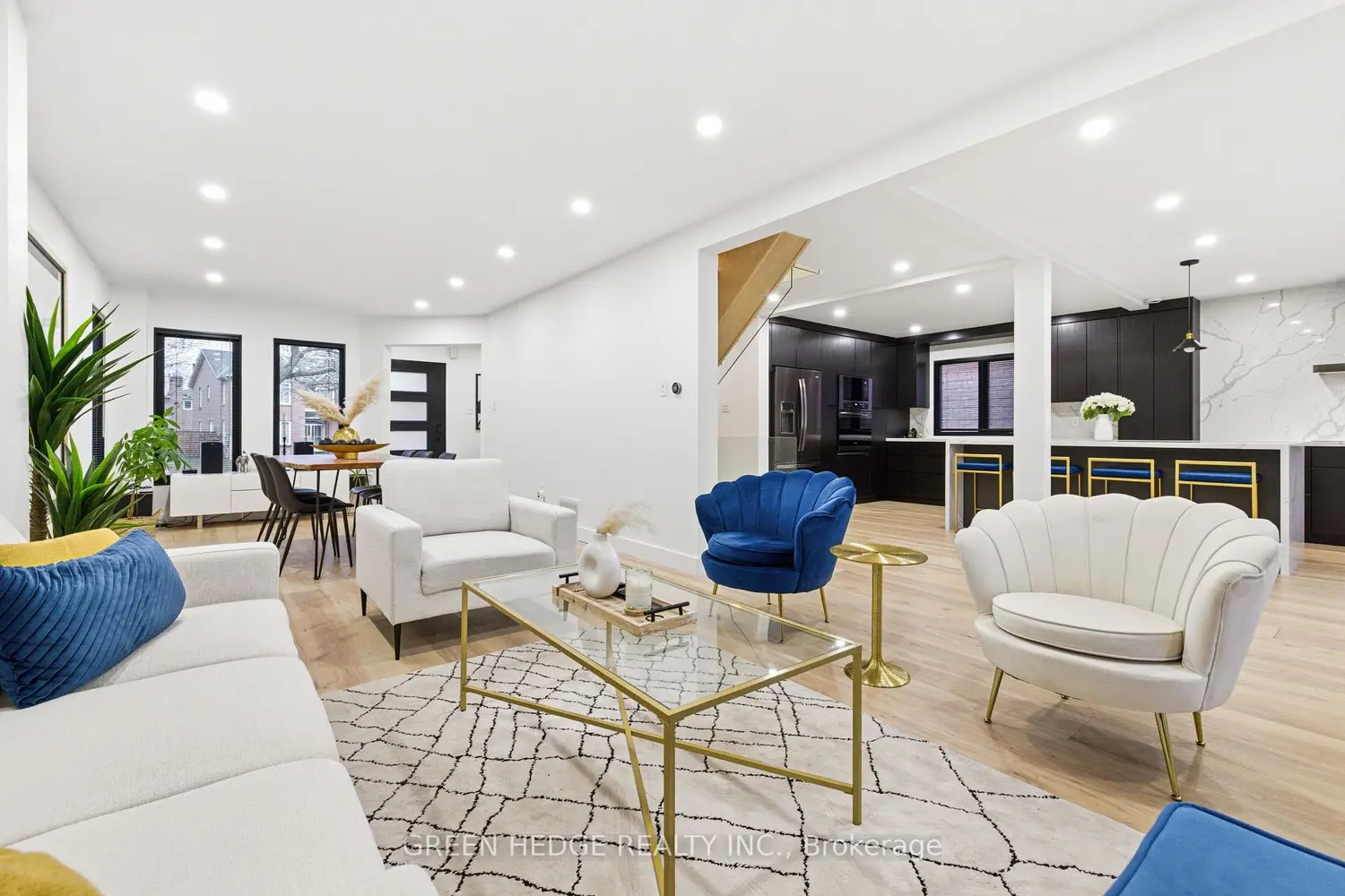 33 Dagwell Crescent photo 4