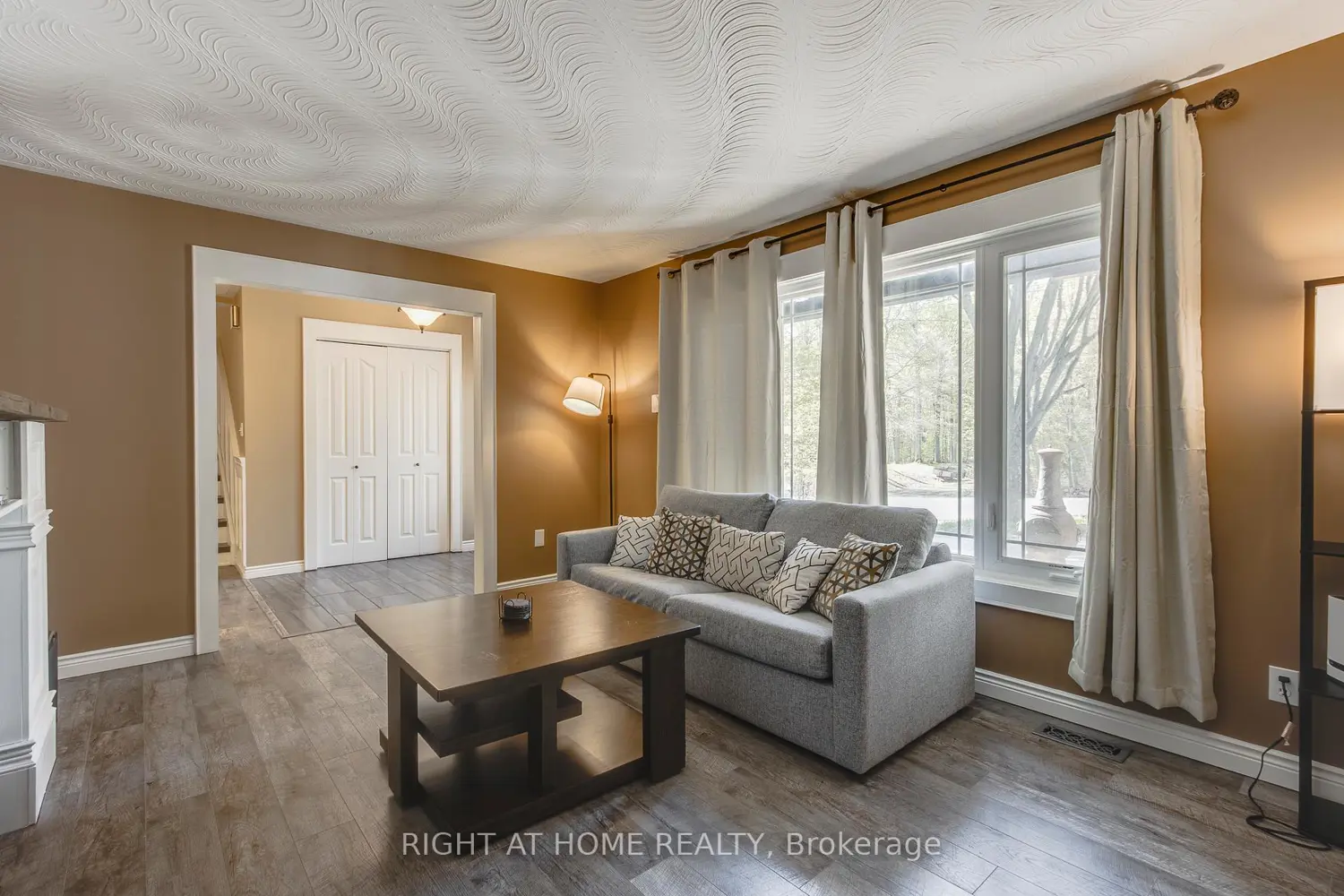 119 Timcourt Drive photo 4