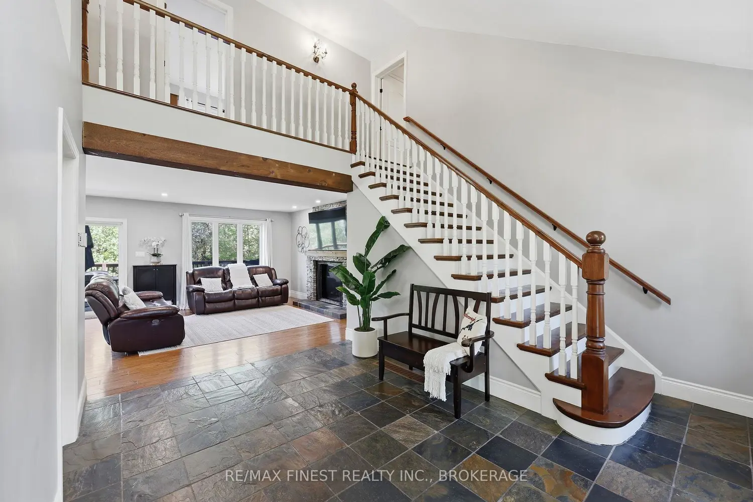 3031 Lakehead Road photo 4