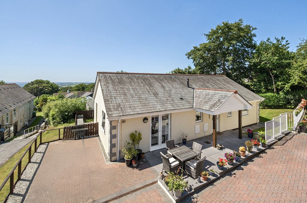 2 bed bungalow for saleThe Laurels, St. Anns Chapel, Gunnislake, Cornwall PL18