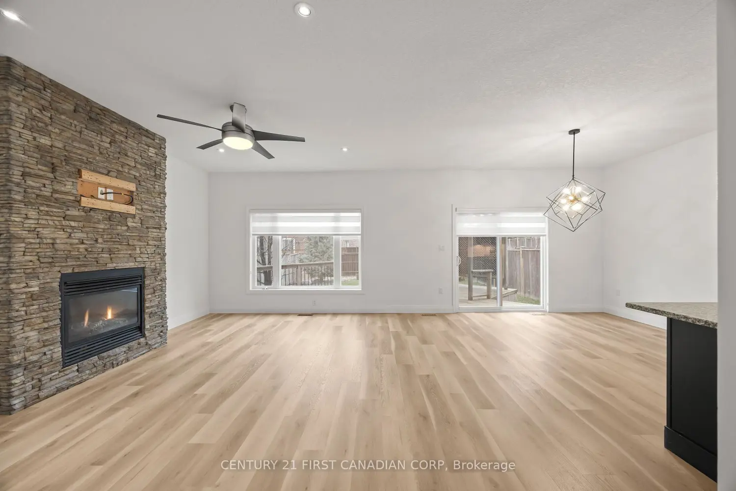 3079 Pomeroy Lane photo 2