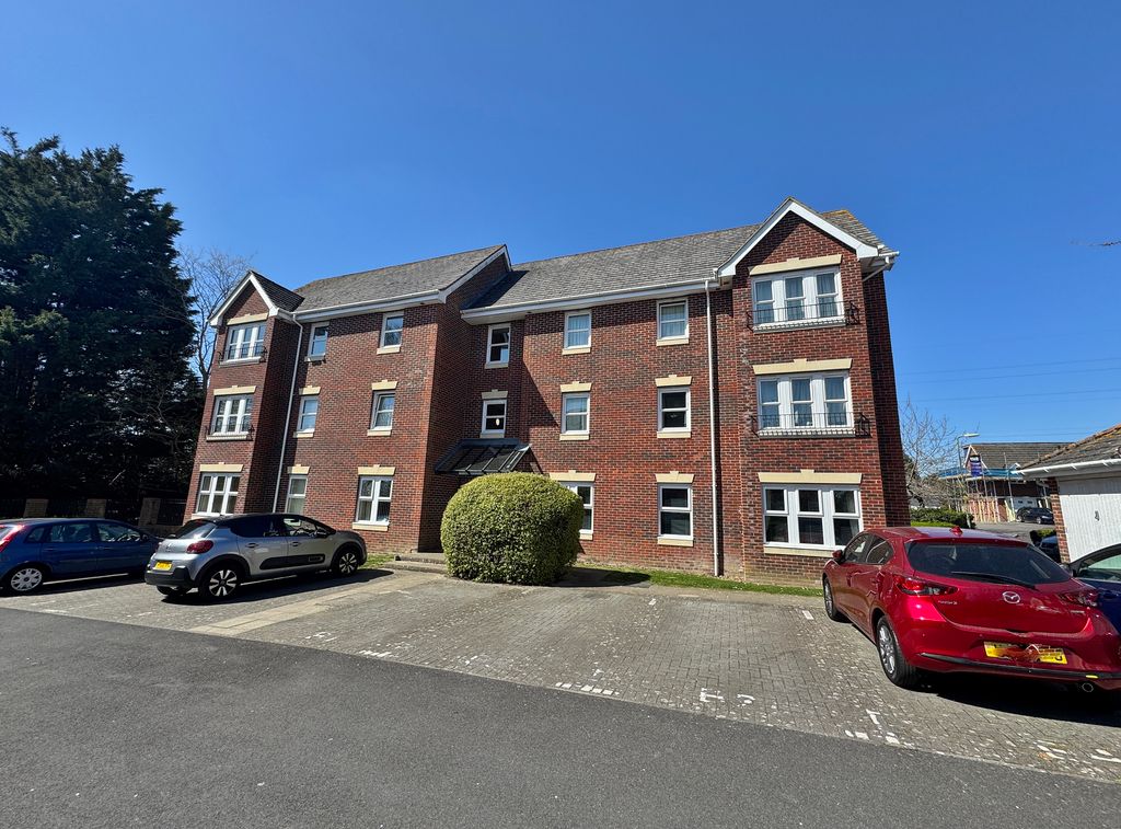 2 bed flat for saleOysell Gardens, Portchester PO16