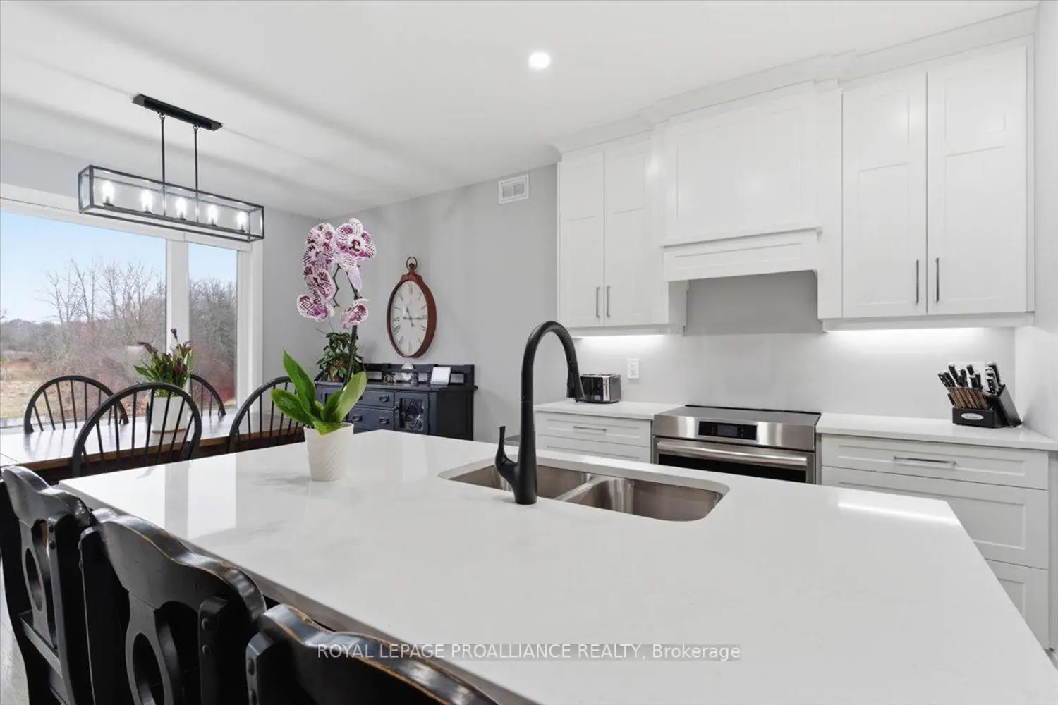564 Willett Road photo 3