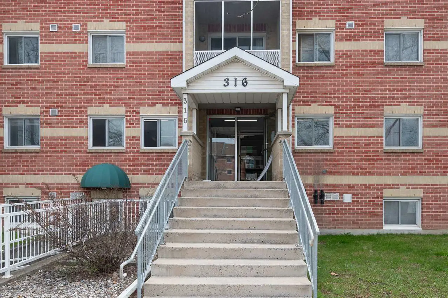 316 Kingsdale Avenue 411 photo 3