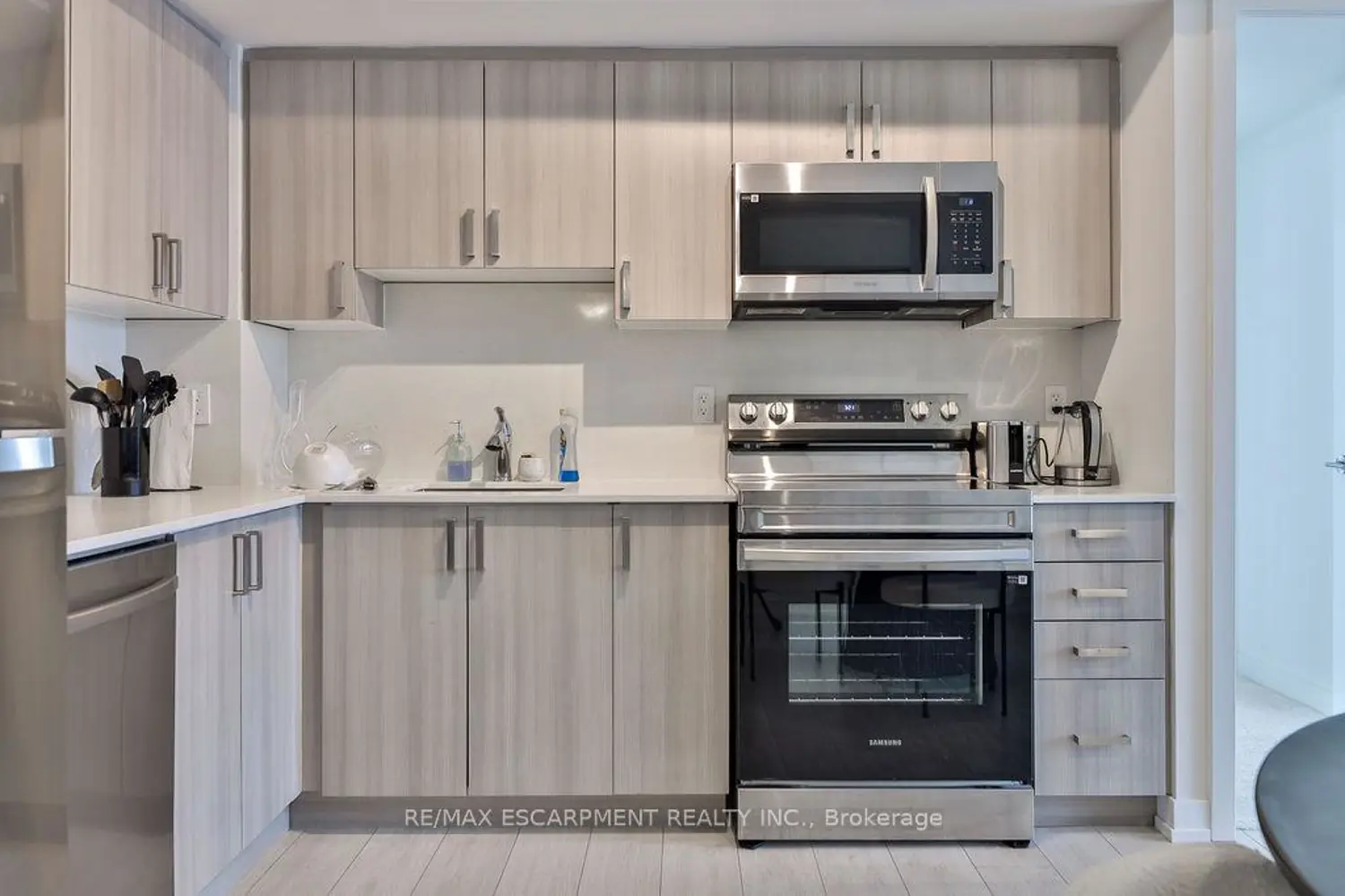 Additional image 9 of 556 Marlee Avenue 606