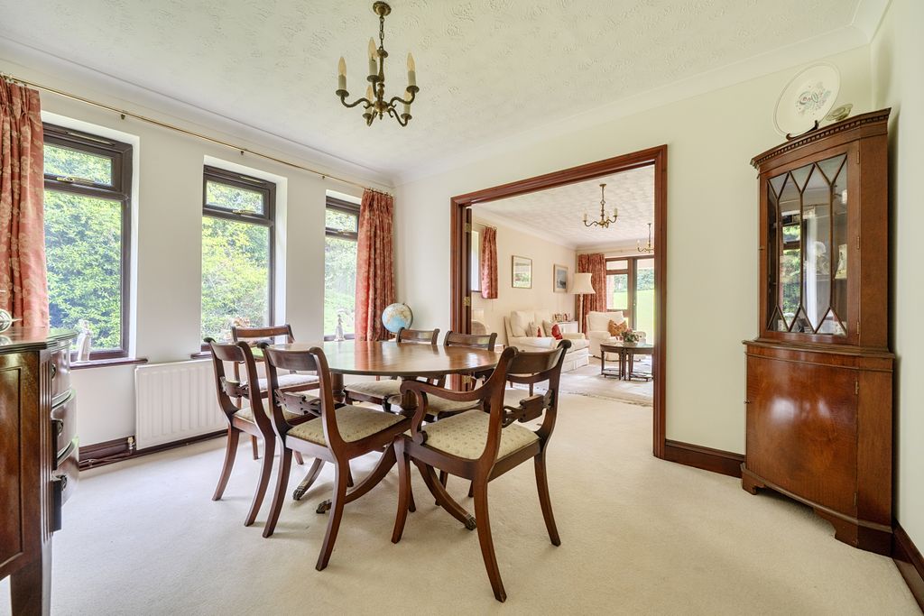 Additional image 3 of 3 bed flat for saleRaylands Mead, Gerrards Cross, Buckinghamshire SL9