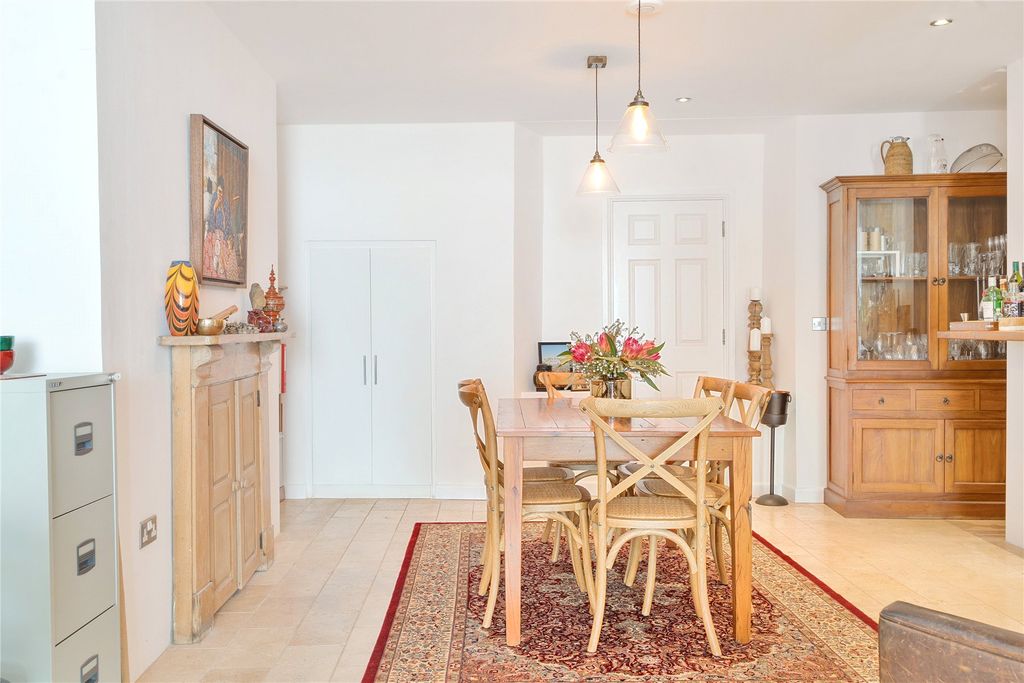 2 bed flat for saleSt Leonards, Exeter EX2 photo 4