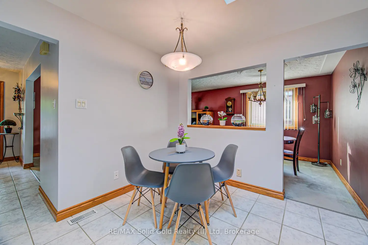 119 Martinglen Crescent photo 5