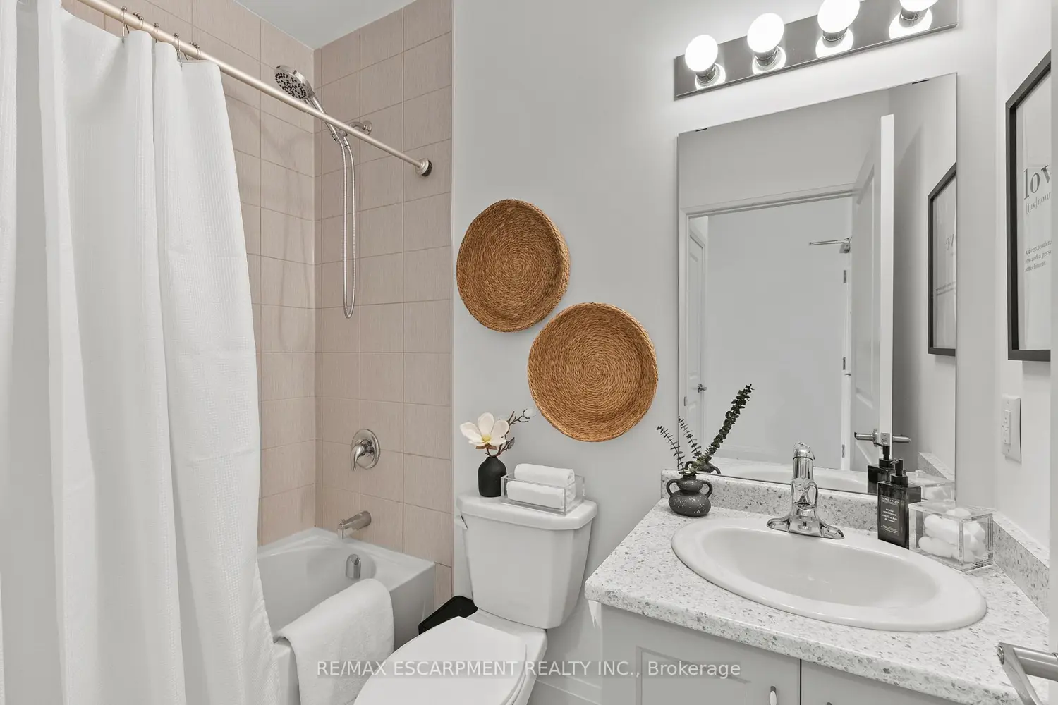 450 Dundas Street 417 photo 4