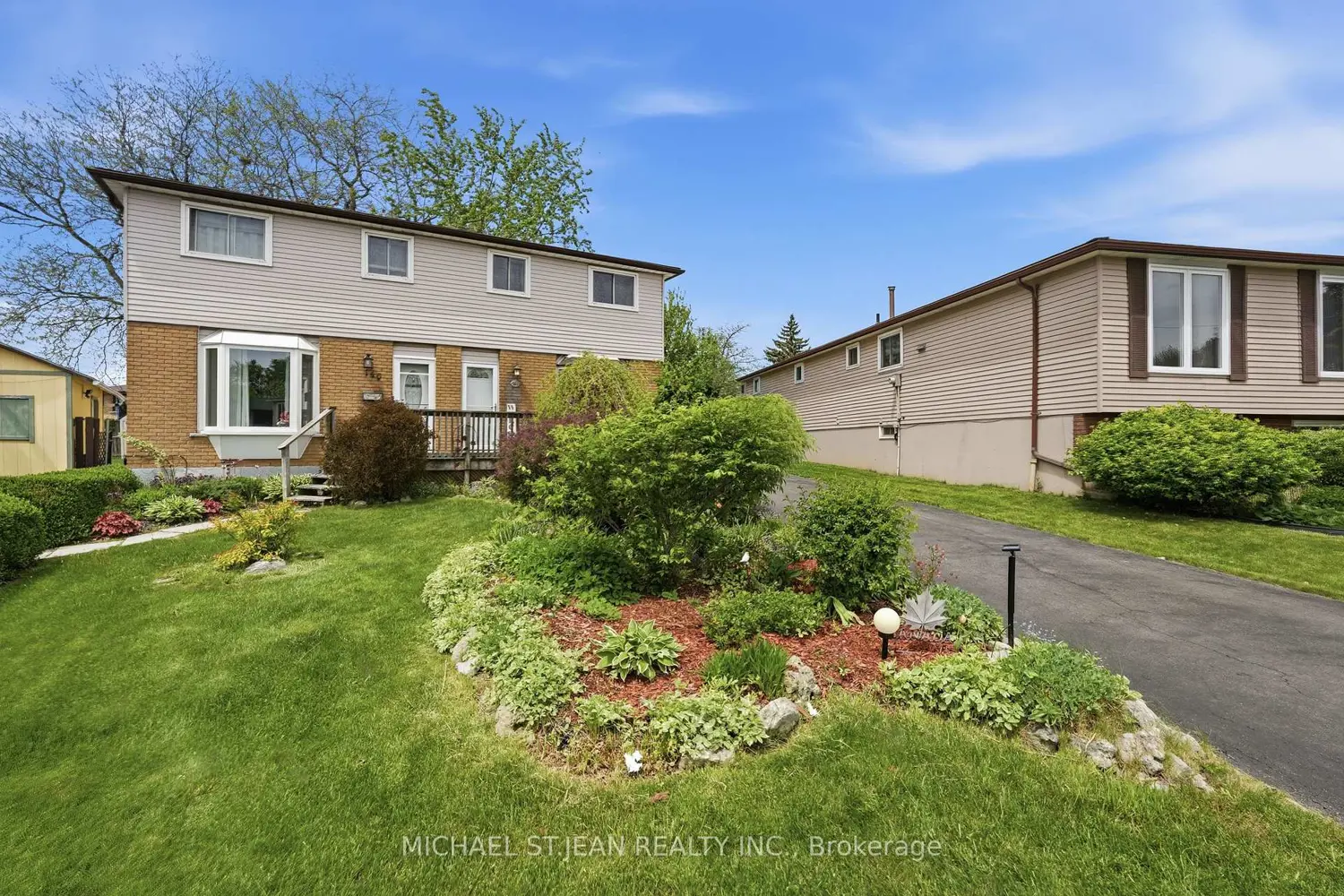 144 Bellingham Drive photo 2
