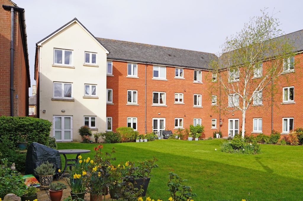 Additional image 7 of 2 bed flat for saleCobbett Court, Highworth SN6
