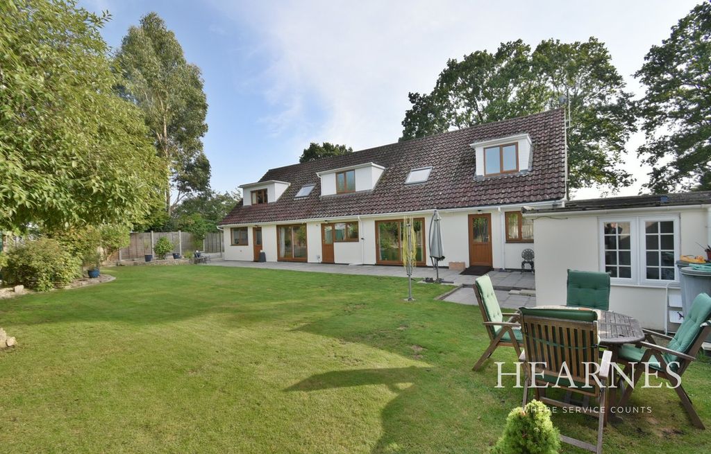5 bed detached house for saleStapleford Avenue, Ferndown BH22