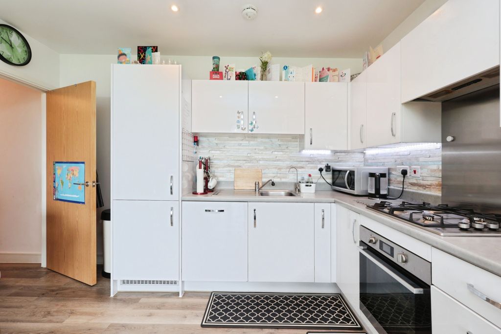 2 bed flat for saleRidding Lane, Greenford UB6