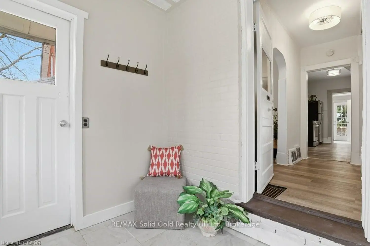 391 Douro Street photo 2