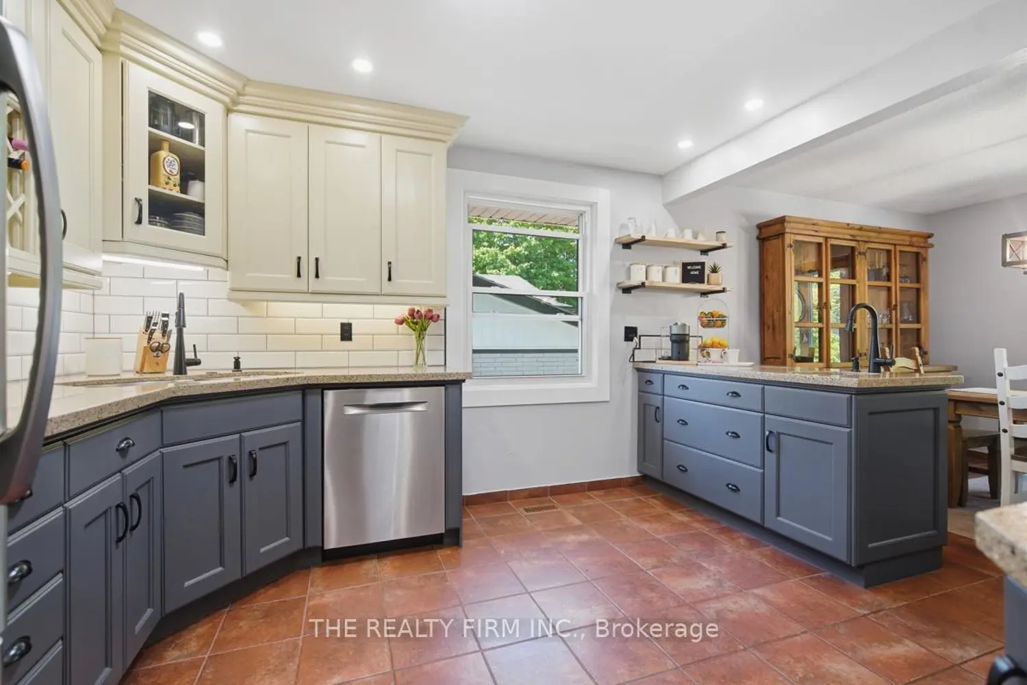 742 Cranbrook Road photo 3