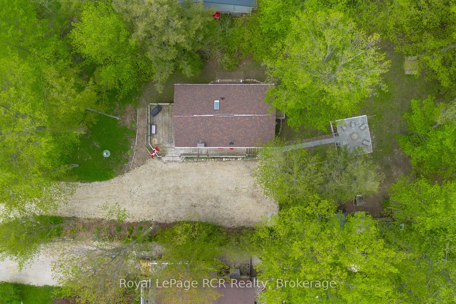 220 Shadywood Crescent photo 4