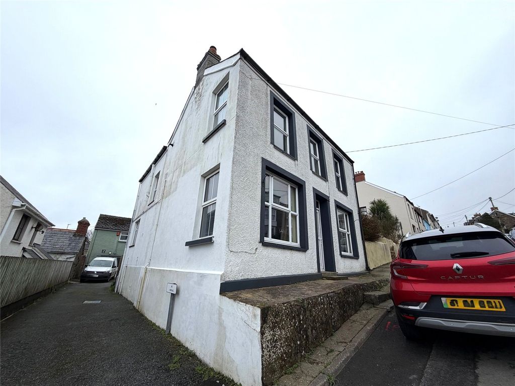 4 bed link detached house for saleWallis Street, Fishguard, Pembrokeshire SA65