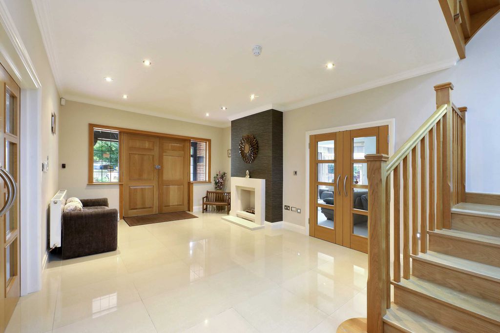 Additional image 4 of 7 bed detached house for sale15 Vicarage Way, Gerrards Cross SL9